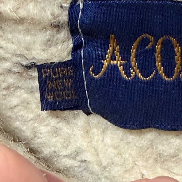 Acorn Beige Sweater with Festive Embroidery - Picture 5 of 9